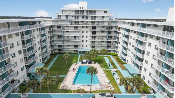 Bellair Condo's Courtyard View, Photo Credit: Adam Posey, 386 Productions