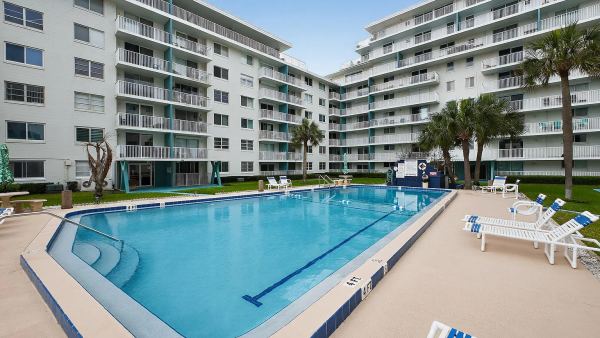 Bellair condos Pool Deck, Photo Credit: Adam Posey, 386 Productions